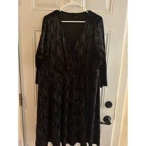 Torrid Dress Womens Size 4 Skater Faux Wrap Black Silver Metallic V-Neck EUC